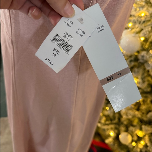 Elegant Pink Dress - Picture 2 of 3